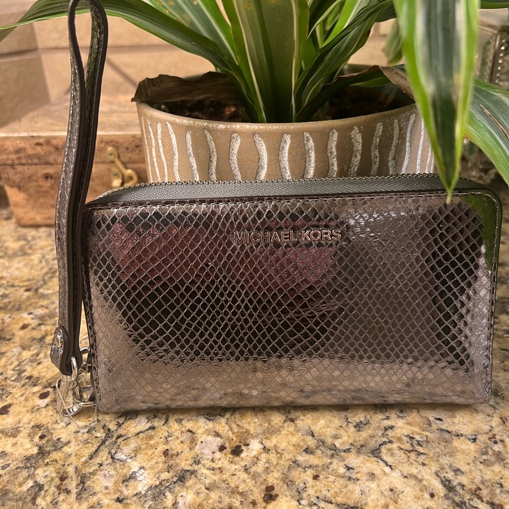 Michael Kors Silver Metallic Wristlet Wallet